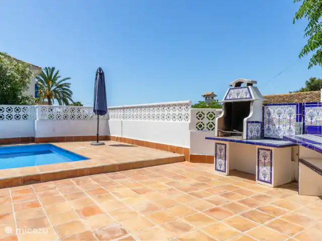 Zwembad- en barbecuegebied
